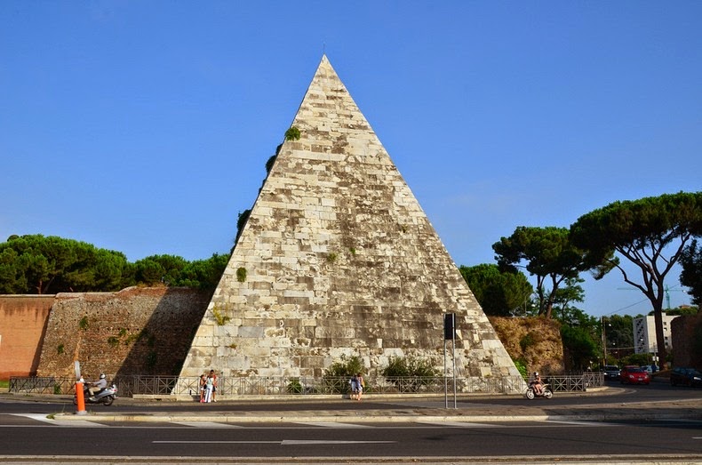 Piramida-Cestius1